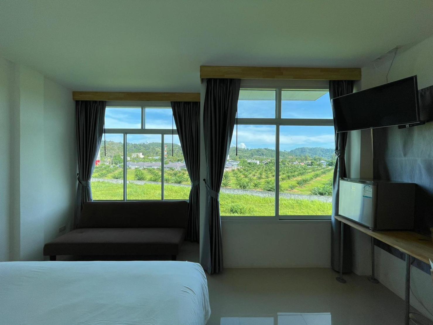Dwell Phuket Airport Hotel At Naiyang Nai Yang Beach Εξωτερικό φωτογραφία